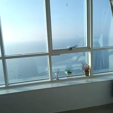 Luxury Sea View Amazing Room Double Bed - Room Inside Apartment Ajman Extérieur photo