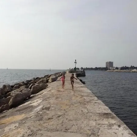 Luxury Sea View Amazing Room Double Bed - Room Inside Apartment Ajman Extérieur photo